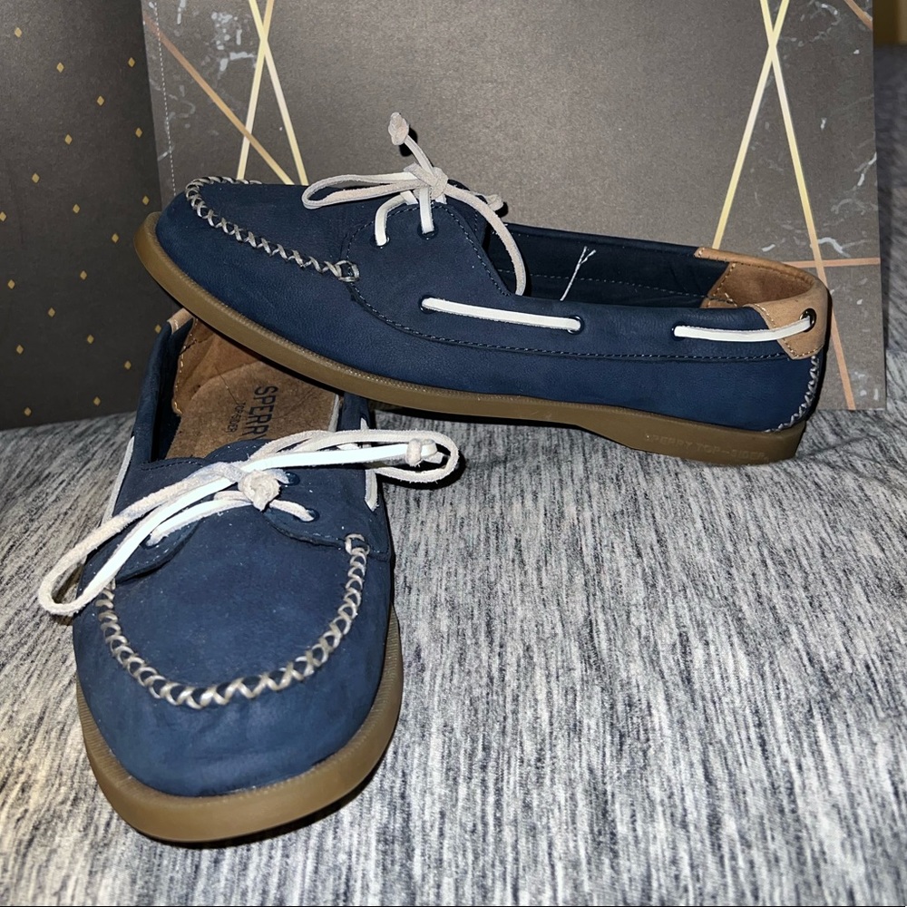 Sperry Women Size 8. Gently USED